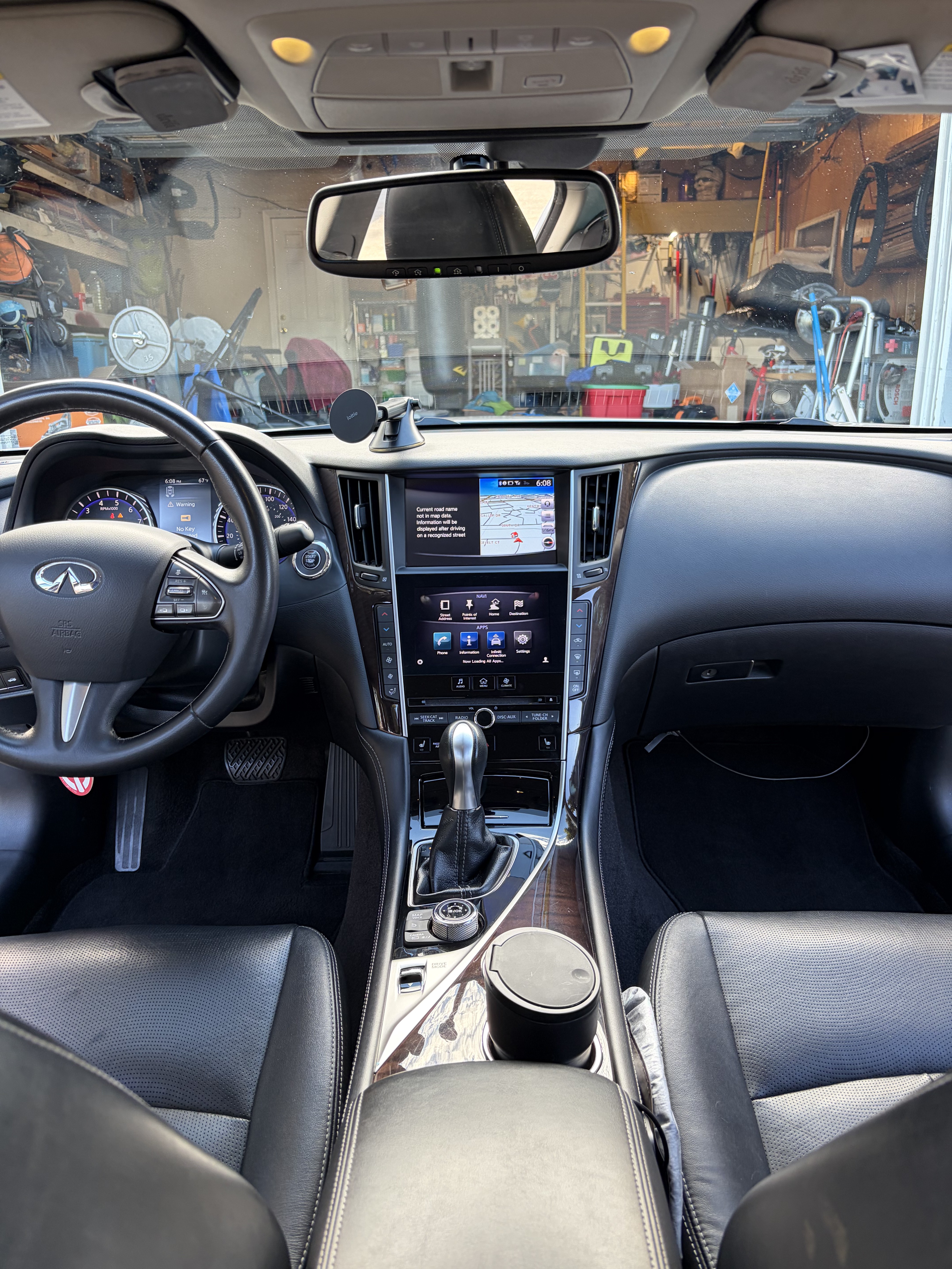 Immaculate leather front seat interior detail